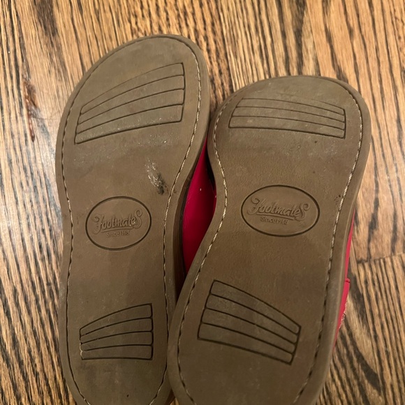 Footmates size 10, red shoes - Picture 3 of 5